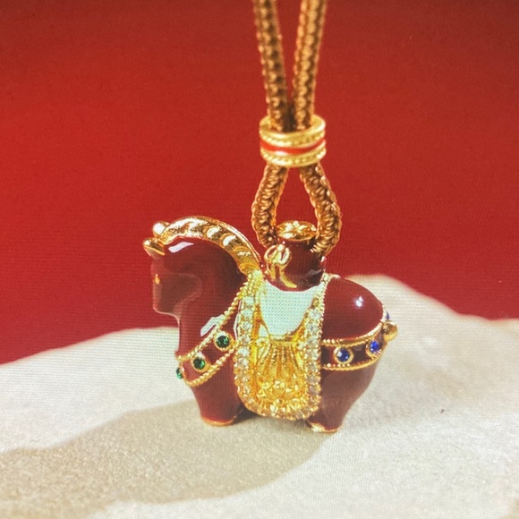 Jewelry - Elegant Gold and Brown Horse Pendant Necklace